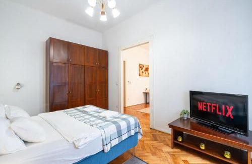 Vizivaros Apartment | Beautiful Spacious Three-Room Suite Close to Buda Castle