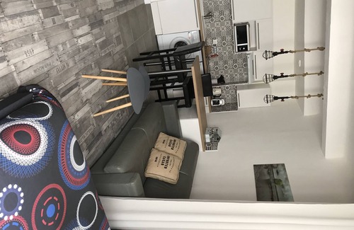 Riou - Petit Juas - Av de Grasse Apartment | Beautiful studio 27 m², in the center of Cannes, renovated