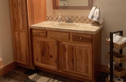 Castle Rock Apartment | Beautiful Studio Apt Close to Downtown with Views and Hot tub!