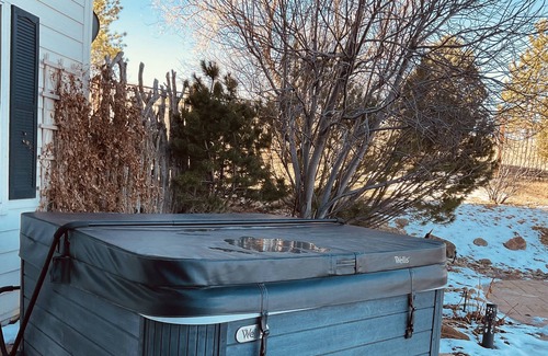 Castle Rock Apartment | Beautiful Studio Apt Close to Downtown with Views and Hot tub!