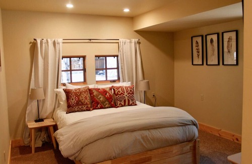 Lake Forest Cabin | Beautiful Studio - Walk to Beaches