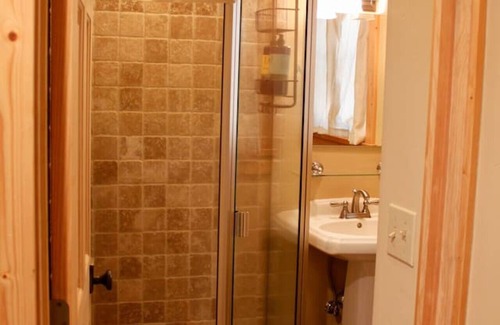 Lake Forest Cabin | Beautiful Studio - Walk to Beaches