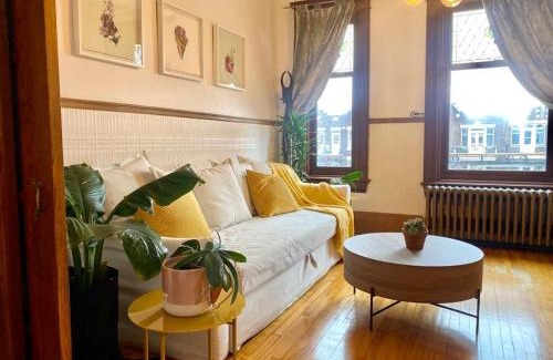 Plateau Mont Royal Apartment | Beautiful Sunny big apartment