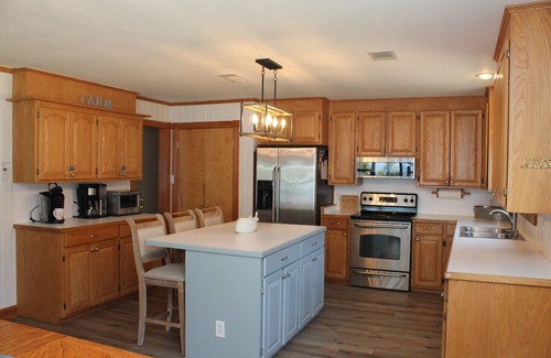 Negreet House | Beautiful Sunset views, fishing from dock, and lakeside fire pit!