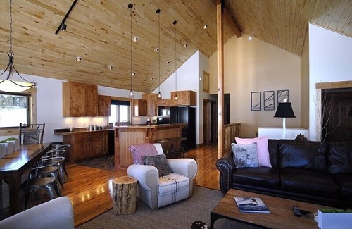 Crested Butte House | Beautiful Sweeping Views! (STR301174)