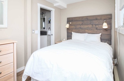Central Okanagan Cabin | Beautiful Three Bed Lakefront Cabin - Seclusion Bay (Cabin #7)