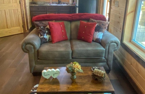 Sevierville Cabin | Beautiful tiny cabin in anforest setting. Only 25 minutes to Pigeon Forge.