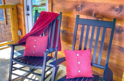 Sevierville Cabin | Beautiful tiny cabin in anforest setting. Only 25 minutes to Pigeon Forge.