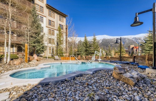 Copper Mountain Village Condo | Beautiful Top Floor Passage Point Hotel Style Room!