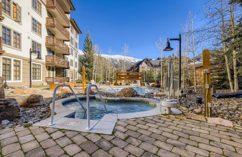 Copper Mountain Village Condo | Beautiful Top Floor Passage Point Hotel Style Room!