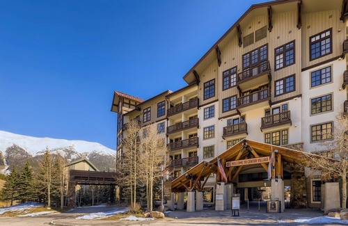 Copper Mountain Village Condo | Beautiful Top Floor Passage Point Hotel Style Room!