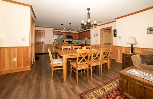 North Conway Condo | Beautiful townhome on Mt Cranmore-pool-hot tub & alot of fun amenties.