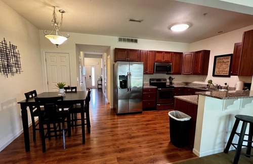 Gansevoort House | Beautiful Townhome Saratoga/Wilton