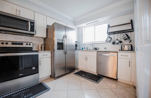 Arlington House | Beautiful townhouse right next to Ed Austin State Park.