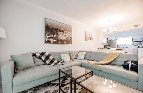 Arlington House | Beautiful townhouse right next to Ed Austin State Park.