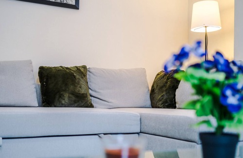 Wallasey House | Beautiful Townhouse Near City Beach