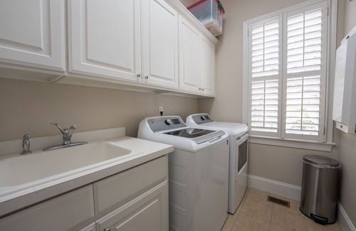 Charleston County House | Beautiful Traditional Home with Private Pool! 5 BR 4 BA