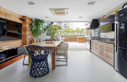 Leblon Apartment | Beautiful triplex in Leblon with pool - Leb003