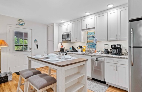 Hilton Head Island Condo | Beautiful updated 1 Bedroom Condo secluded Complex with Pool walk to the Beach!
