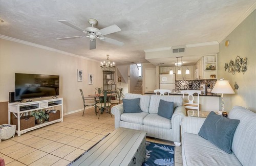 East End House | BEAUTIFUL UPDATED TOWNHOME away from home!