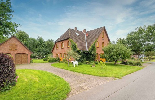 Vollerwiek Apartment | Beautiful vacation apartment for up to 4 people plus dog