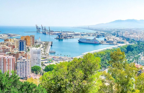 El Palo Apartment | Beautiful vacation apartment on the outskirts of Malaga.