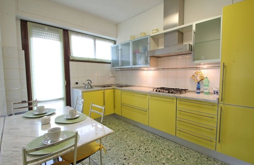 Ronchi Villa | Beautiful villa for 6 guests with WIFI, TV, terrace and panoramic view, close to Forte Dei Marmi