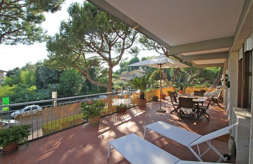 Ronchi Villa | Beautiful villa for 6 guests with WIFI, TV, terrace and panoramic view, close to Forte Dei Marmi