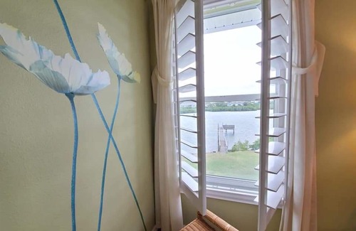 Indian Shores Condo | Beautiful Views! Water front! Two Bedrooms and Two Baths with free wifi and beach equipment