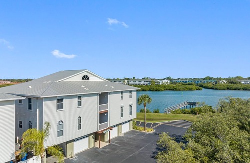 Indian Shores Condo | Beautiful Views! Water front! Two Bedrooms and Two Baths with free wifi and beach equipment