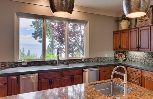 Tahoe Vista House | Beautiful View by the Lake, Bella Vista