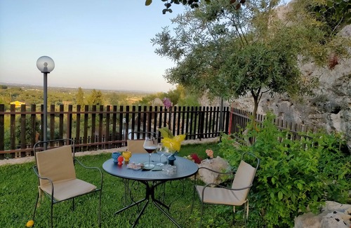 Syracuse Villa | Beautiful view villa surrounded by nature