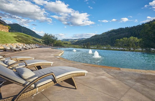 Hoback Junction House | Beautiful views from Fairway 1, enjoy SRSC amenities