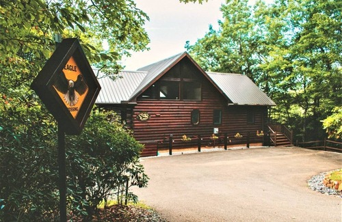 Bryson City Cabin | Beautiful Views of The Great Smoky Mountains From Anywhere Indoors or Out!