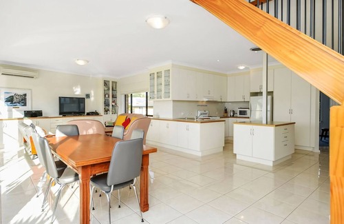 Encounter Bay House | Beautiful Views Relaxation Awaits You