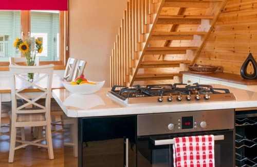 Hopton House | Beautiful villa for 4 guests with hot tub, WIFI and balcony
