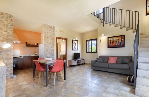 Marina di Ragusa House | Beautiful villa for 4 guests with A/C, private pool, WIFI, TV, veranda and parking