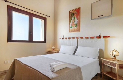 Marina di Ragusa House | Beautiful villa for 4 guests with A/C, private pool, WIFI, TV, veranda and parking