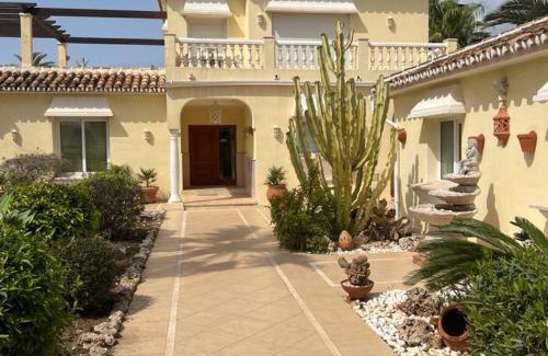 Urbanizacion Marbessa Villa | Beautiful villa 2 steps from the BEACH