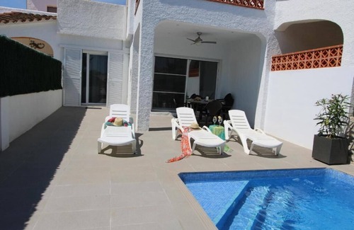 Riumar Villa | BEAUTIFUL VILLA 50 meters from the beach of RIUMAR + PRIVATE SWIMMING POOL, 6 people