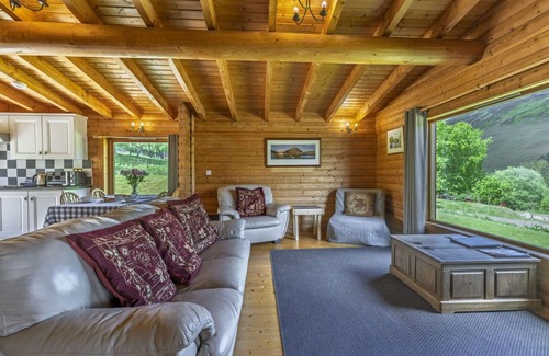 Spittal of Glenshee House | Beautiful villa for 4 people with WIFI, hot tub