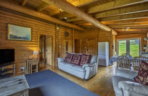 Spittal of Glenshee House | Beautiful villa for 4 people with WIFI, hot tub