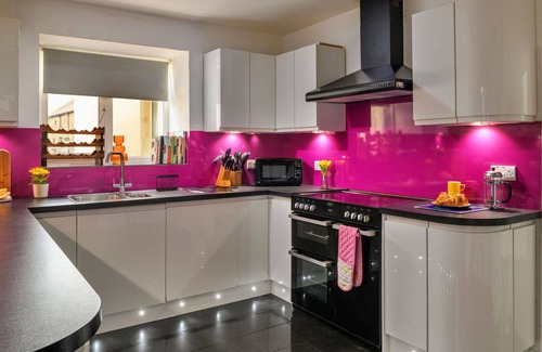 Cwmtirmynach House | Beautiful villa for 8 people with WIFI, TV and pets allowed