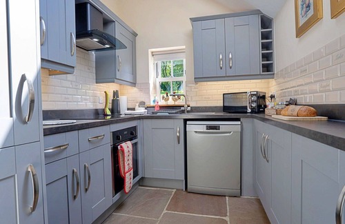 Tansley House | Beautiful villa for 2 guests with WIFI