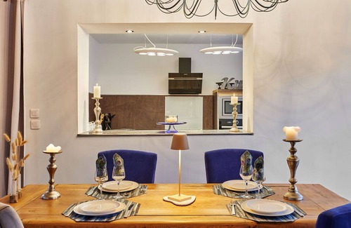 Surville House | Beautiful villa for 4 guests with hot tub, WIFI, TV, terrace and pets allowed
