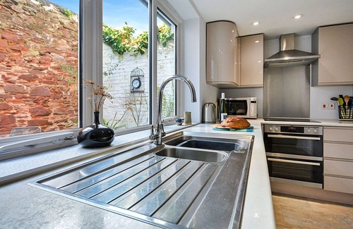 Kingsand House | Beautiful villa for 4 guests with WIFI and terrace