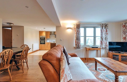 Craven Arms House | Beautiful villa for 4 guests with WIFI, pool and terrace