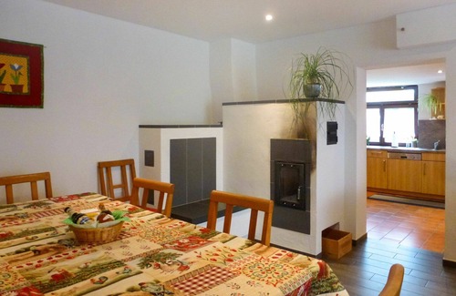 Huefingen House | Beautiful villa for 6 guests with WIFI, TV, patio, pets allowed and parking