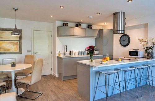 Saltash House | Beautiful villa for 6 guests with WIFI and terrace