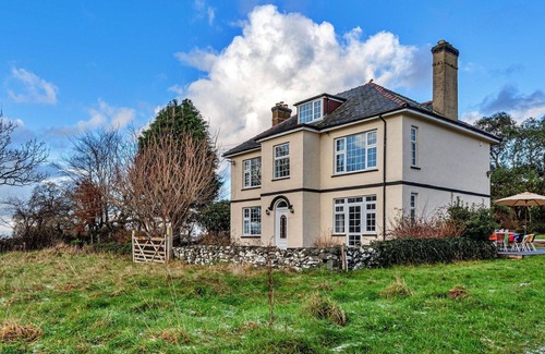 Dyffryn Ardudwy House | Beautiful villa for 11 guests with WIFI, terrace and pets allowed
